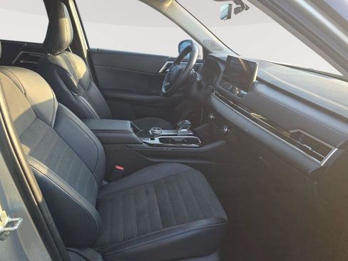 Used 2025 Mitsubishi Outlander SE AWD/4WD image 12