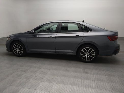 Used 2025 Volkswagen Jetta SE FWD image 3