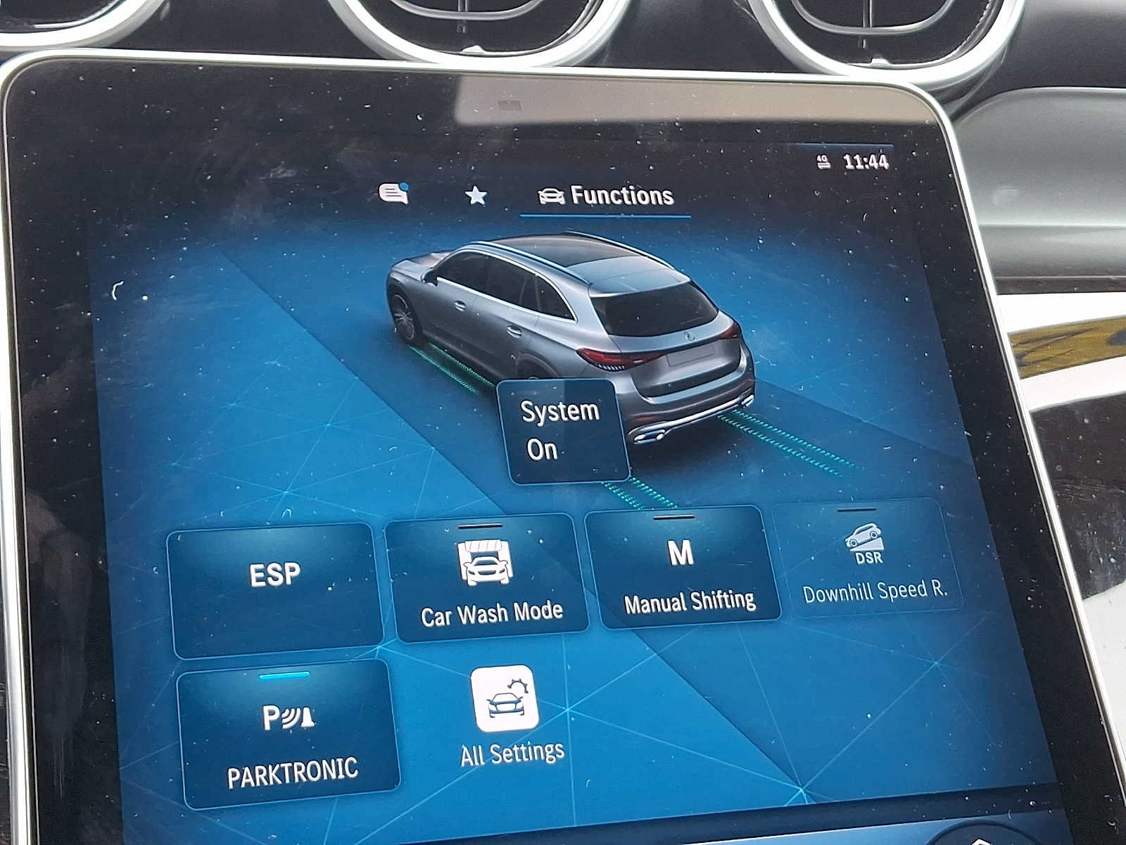 Used 2024 Mercedes-Benz GLC 300 4MATIC image 23