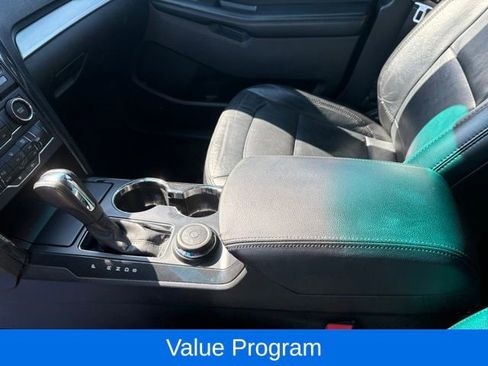 Used 2016 Ford Explorer XLT w/ Equipment Group 202A AWD/4WD image 17