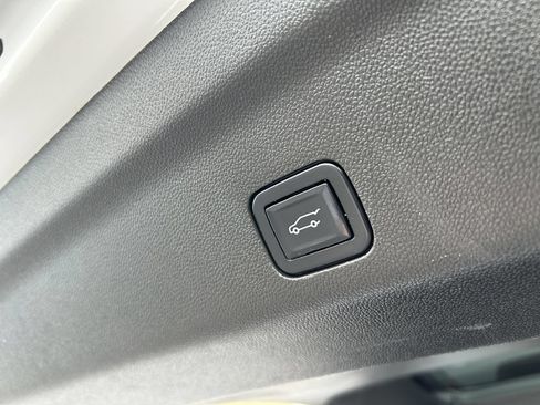 Used 2023 Chevrolet Suburban Premier AWD/4WD image 13