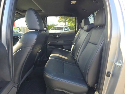 Used 2022 Toyota Tacoma TRD Sport w/ TRD Premium Sport Package RWD image 18