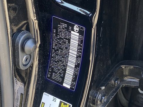 Certified 2023 Toyota Corolla LE image 9