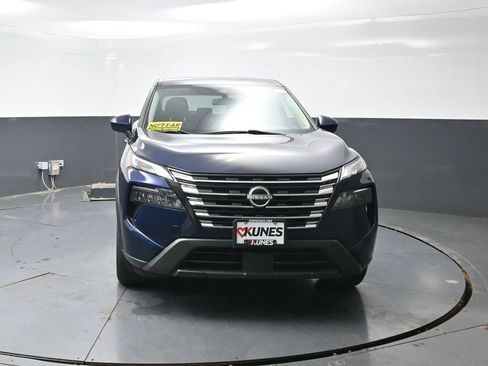Used 2024 Nissan Rogue SV AWD/4WD image 7