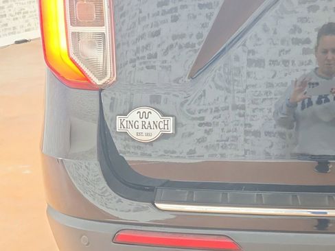 Used 2022 Ford Explorer King Ranch w/ Premium Technology Package image 6