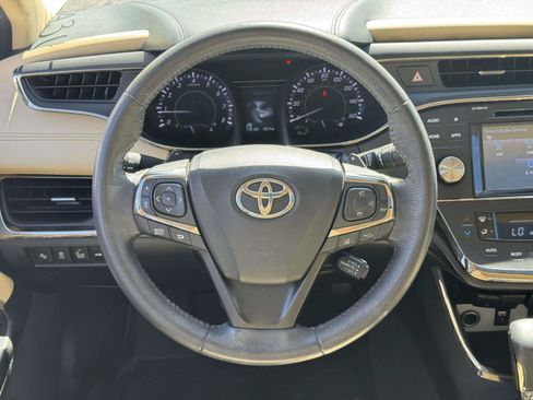 Used 2018 Toyota Avalon XLE Premium w/ All Weather Liner Package FWD image 11
