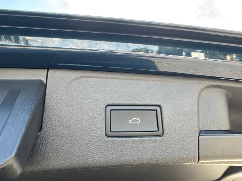 Used 2023 Volkswagen Atlas SE w/ Panoramic Sunroof Package FWD image 29
