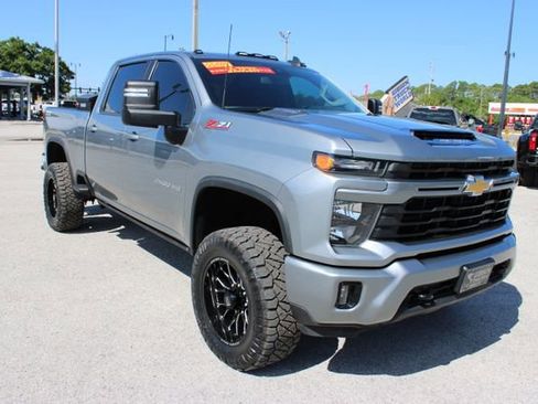 Used 2024 Chevrolet Silverado 2500 LT AWD/4WD image 16
