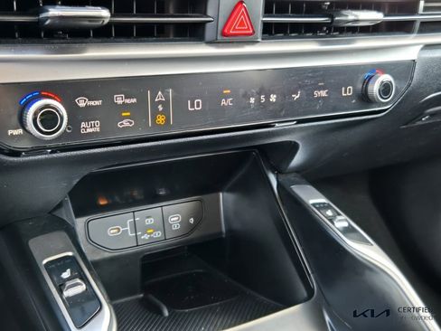 Certified 2025 Kia Sorento S w/ Panoramic Sunroof Package FWD image 21