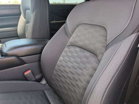 Used 2025 Nissan Pathfinder SV AWD/4WD image 23