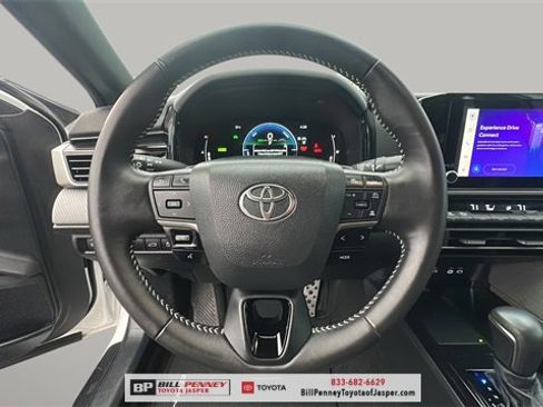 Used 2025 Toyota Camry SE image 16