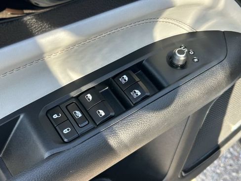 Used 2025 Jeep Compass Limited w/ Elite Group AWD/4WD image 23