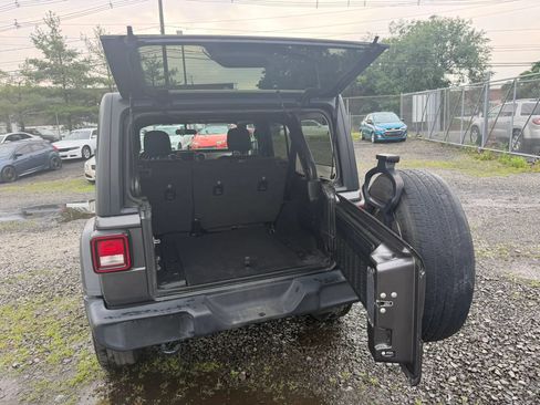 Used 2021 Jeep Wrangler Unlimited Sport AWD/4WD image 13