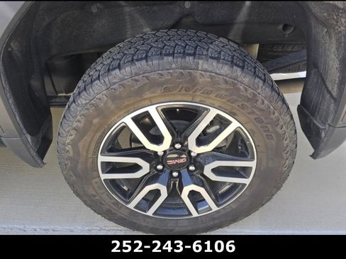 Used 2025 GMC Sierra 1500 AT4 w/ AT4 Premium Package AWD/4WD image 9
