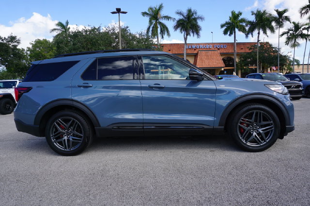 Used 2025 Ford Explorer ST-Line w/ Premium Package RWD image 14