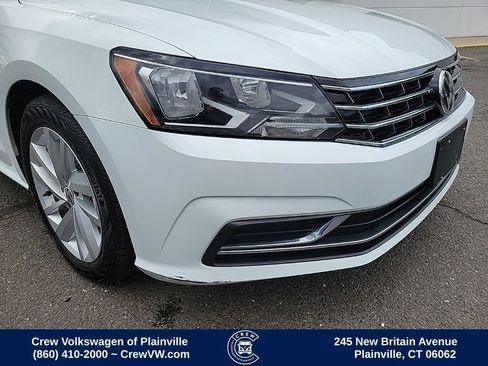 Used 2018 Volkswagen Passat 2.0T SE FWD image 22