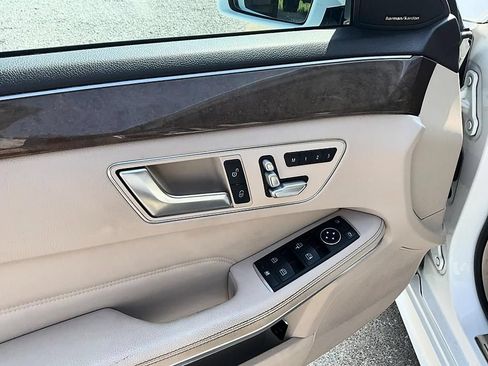 Used 2014 Mercedes-Benz E 350 4MATIC Sedan image 13