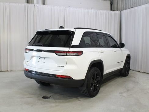 Used 2024 Jeep Grand Cherokee Limited w/ Luxury Tech Group II AWD/4WD image 28
