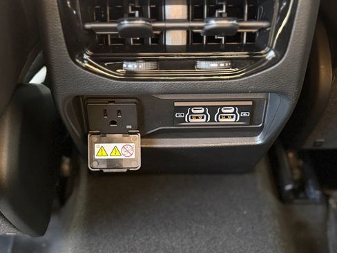 New 2025 Jeep Grand Cherokee Laredo X w/ Luxury Tech Group I image 9