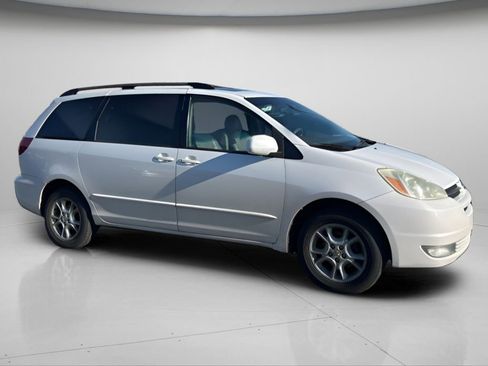 Used 2005 Toyota Sienna XLE image 3