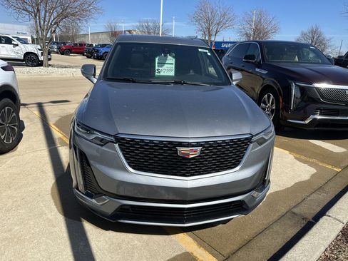 New 2025 Cadillac XT6 Luxury image 2