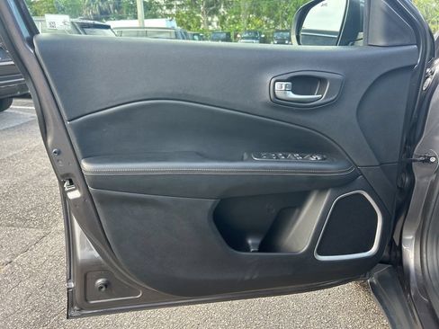 Certified 2019 Jeep Compass Latitude FWD image 32