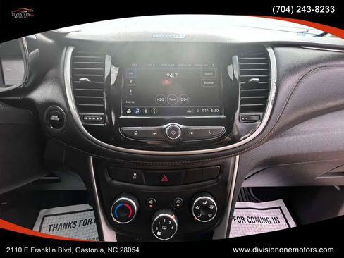 Used 2019 Chevrolet Trax LT w/ LT Convenience Package FWD image 7