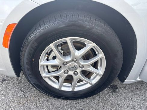 Used 2024 Chrysler Pacifica Touring-L FWD image 12