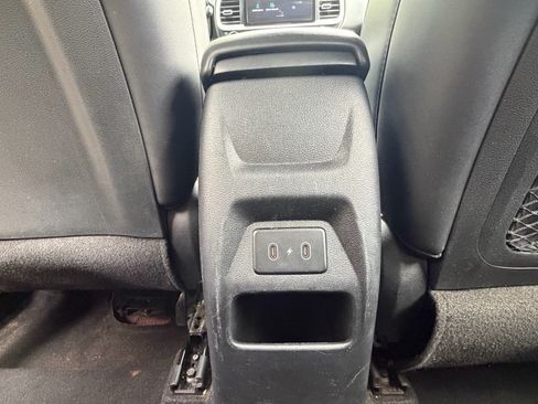 Used 2024 Hyundai Venue Limited FWD image 46