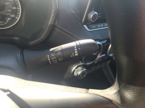 Used 2024 Nissan Sentra SV image 23