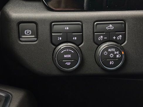 Used 2024 Chevrolet Silverado 2500 LT w/ Convenience Package image 68