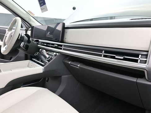 Used 2026 Hyundai Santa Fe SEL FWD image 18