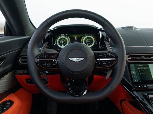 Used 2025 Aston Martin V8 Vantage Coupe image 20