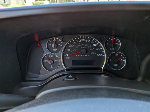 Used 2024 GMC Savana 2500 w/ Driver Convenience Package image 6