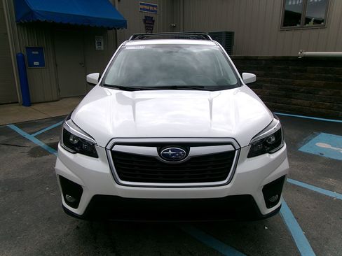 Used 2021 Subaru Forester Premium image 2