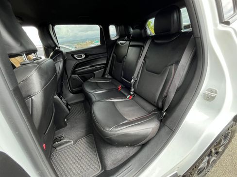 Used 2025 Jeep Compass Trailhawk image 25