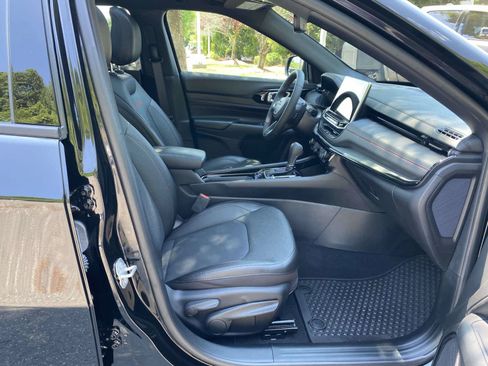 Used 2024 Jeep Compass Trailhawk w/ Sun and Sound Group AWD/4WD image 27