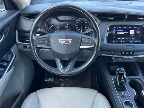 Certified 2023 Cadillac XT4 Premium Luxury image 14