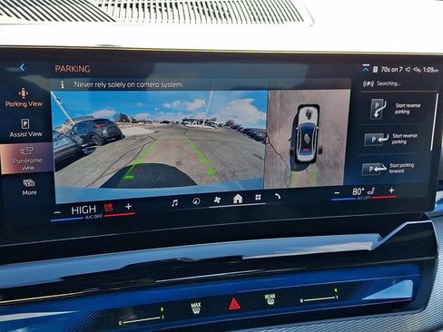 Certified 2025 BMW i5 xDrive40 w/ M Sport Package AWD/4WD image 20