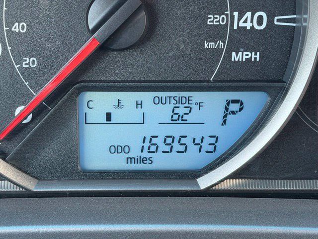 Used 2013 Toyota RAV4 XLE AWD/4WD image 4