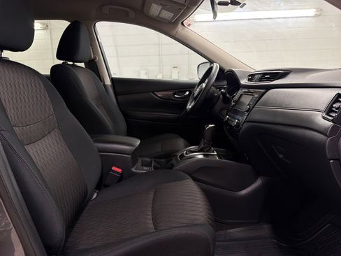Used 2018 Nissan Rogue SV FWD image 25