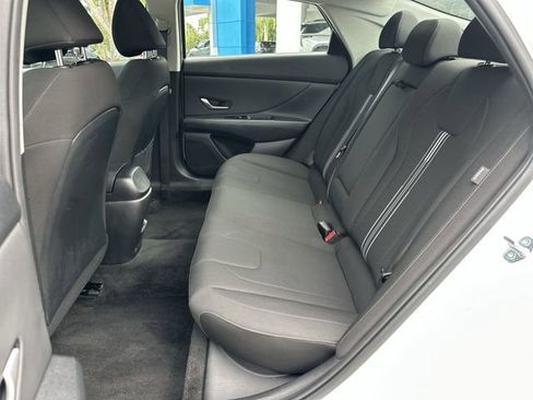 Used 2025 Hyundai Elantra SEL FWD image 27