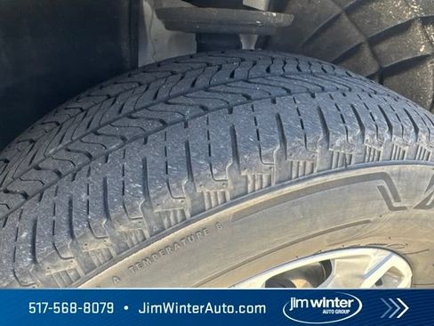 Used 2021 Chevrolet Traverse LT FWD image 5