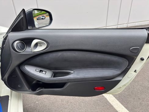 Used 2010 Nissan 370Z Touring RWD image 30