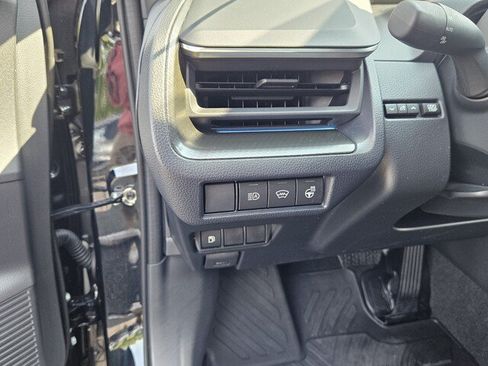 Used 2025 Toyota Prius FWD image 14