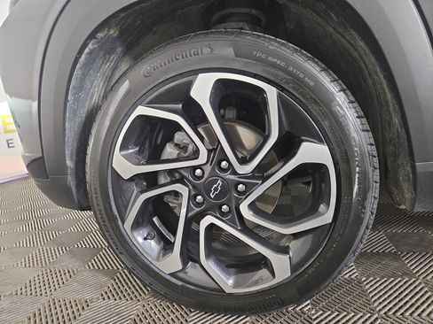 Used 2025 Chevrolet Trax RS w/ Driver Confidence Package FWD image 34