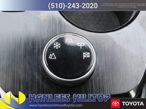 Used 2023 Nissan Rogue S image 19