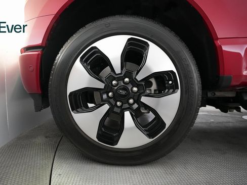 Used 2022 Ford F150 Lightning Platinum image 10