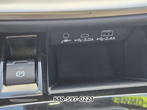 Used 2024 Subaru Outback Premium image 25