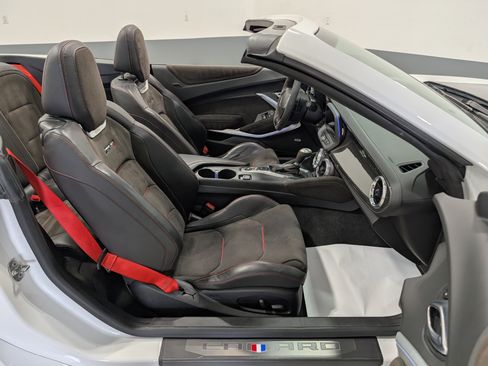 Used 2018 Chevrolet Camaro ZL1 RWD image 20